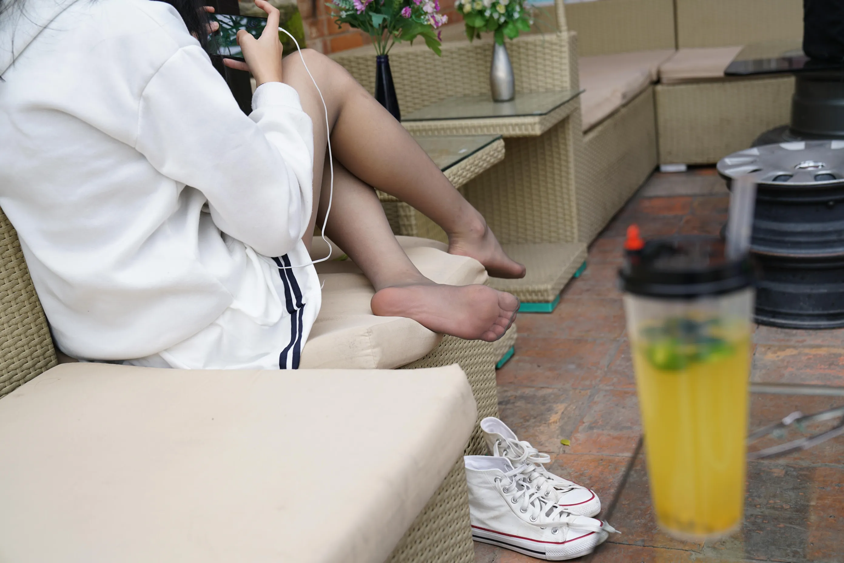 [Mzsock] NO.003 Adolescent girl Xiaoxia has nowhere to place her long legs and silk feet street photography#[83P]-60