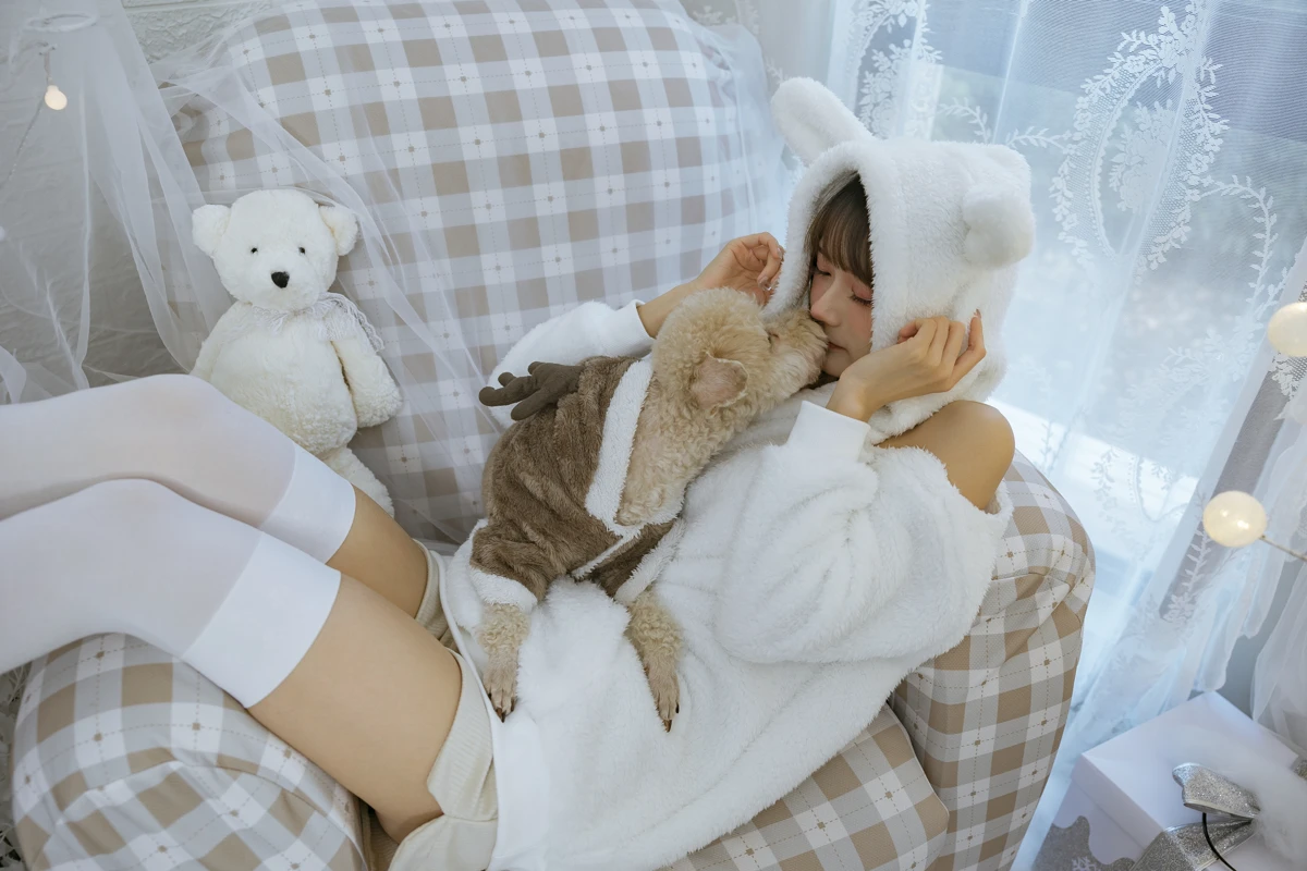 [YITUYU] 2022.12.17 Vol.2702 – Warm Girls and Pets Rabbit Zzz won't eat carrots#[24P]-18